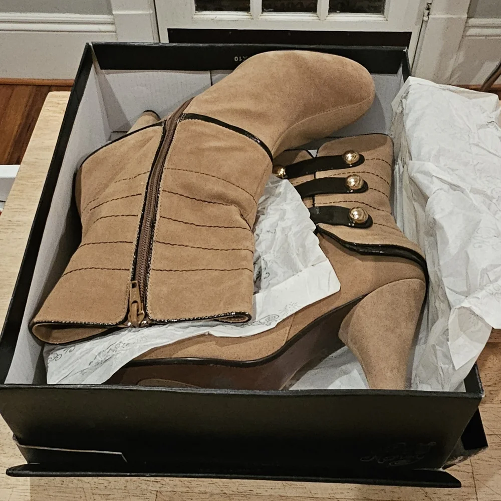 NIB Naughty Monkey Belly Up Tan Ankle Boots w/ Brown Strap & Gold Accents Size 9 - Picture 7 of 10